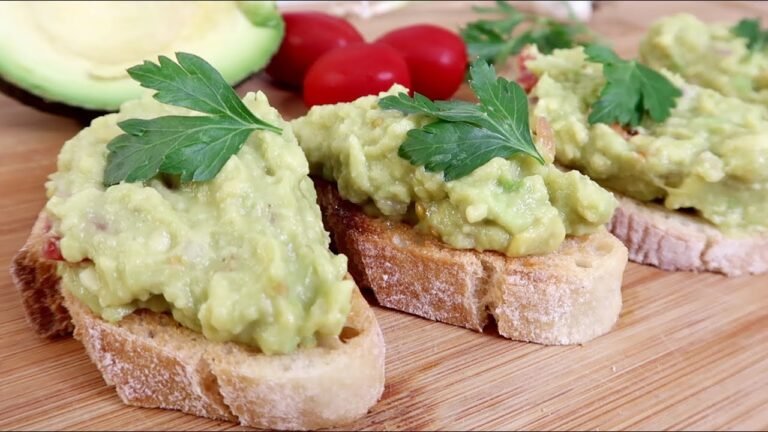 K&ouml;stliche Bruschetta-Rezepte mit Avocado-Creme