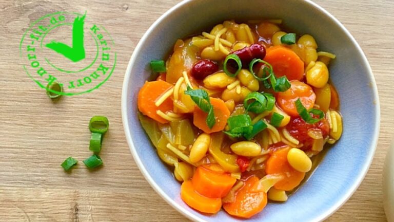 Saisonale Zutaten f&uuml;r k&ouml;stliche Minestrone-Gerichte