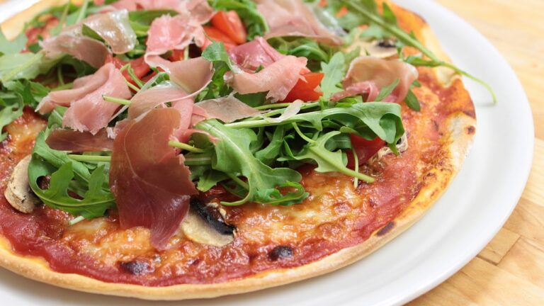 Knusprige Prosciutto-Pizza Selbstgemacht: Ein Rezept f&uuml;r Feinschmecker