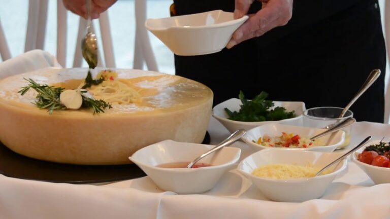Genussvolle italienische K&uuml;che mit Parmigiano
