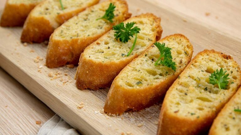 K&ouml;stliche Kr&auml;uterbutter-Rezepte f&uuml;r Crostini
