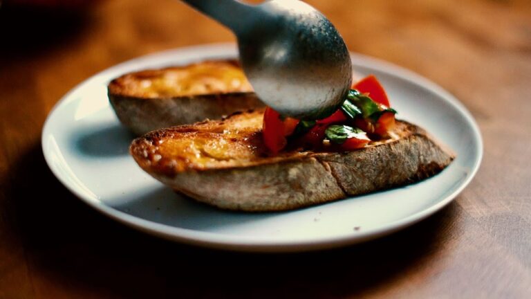 K&ouml;stliche Bruschetta-Variation mit Rote Beete und Feta