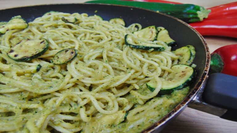 Selbstgemachte Spaghetti mit Zucchini-Sauce | Aktualisiert Dezember 2025